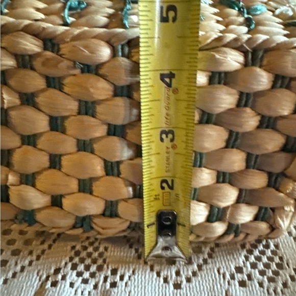 Straw Handbag w/ Bees & Flowers, One Button Closure, interior cotton lining - Picture 4 of 10